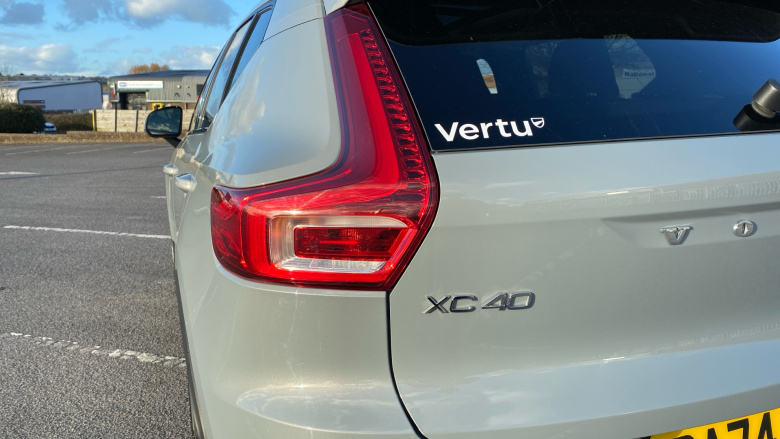 Volvo XC40 2.0 B4P Ultra Dark 5dr Auto Petrol Estate